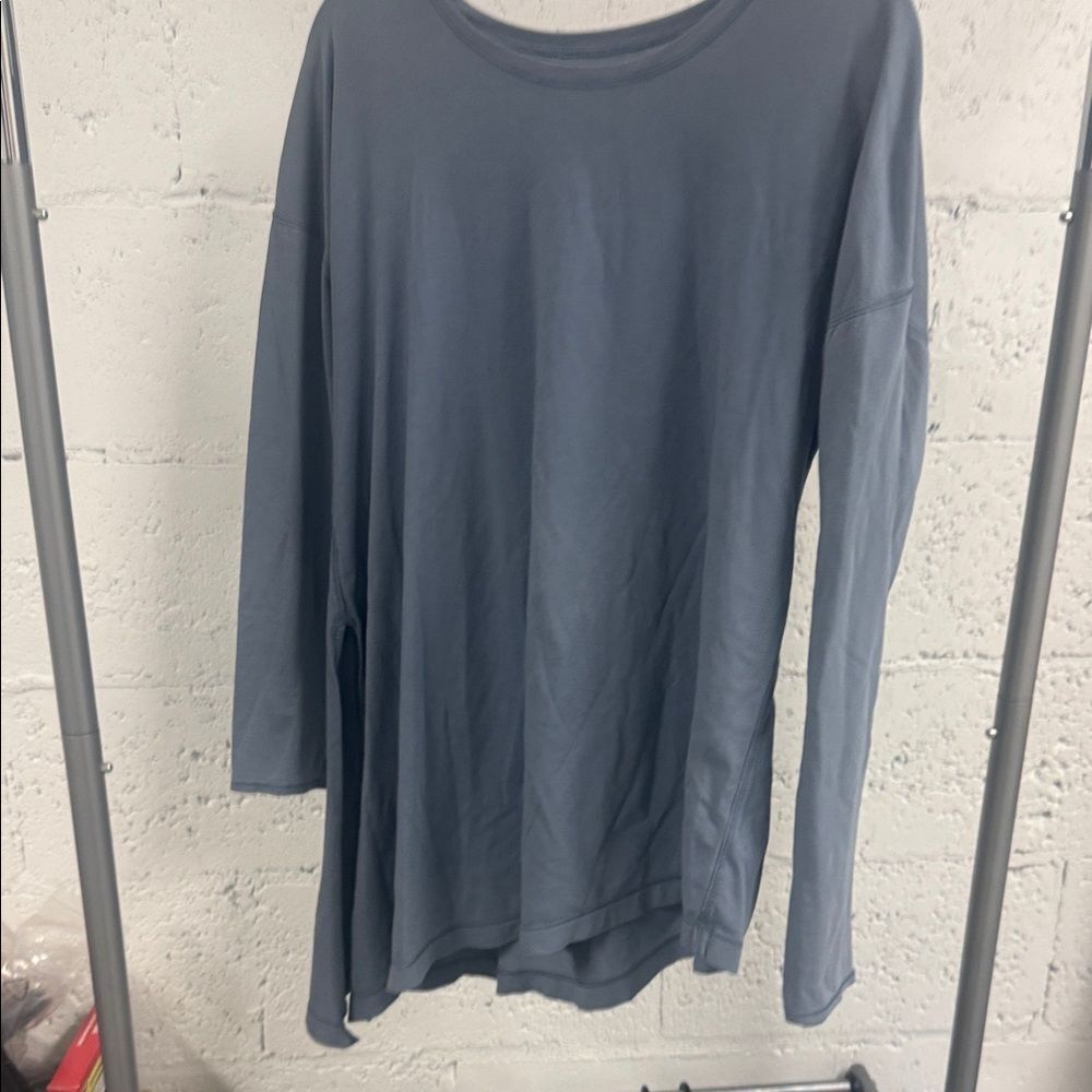 Women's Long Sleeve Gray Top Loose Fit Uneven Bottom LULULRMON Size 8